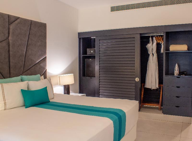 Residences At The Fives Playa del Carmen Exterior photo